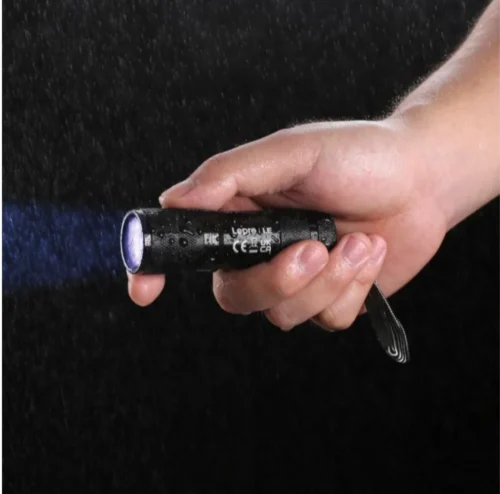 2 مصابيح ضوء فوق بنفسجي للكشف عن العقارب